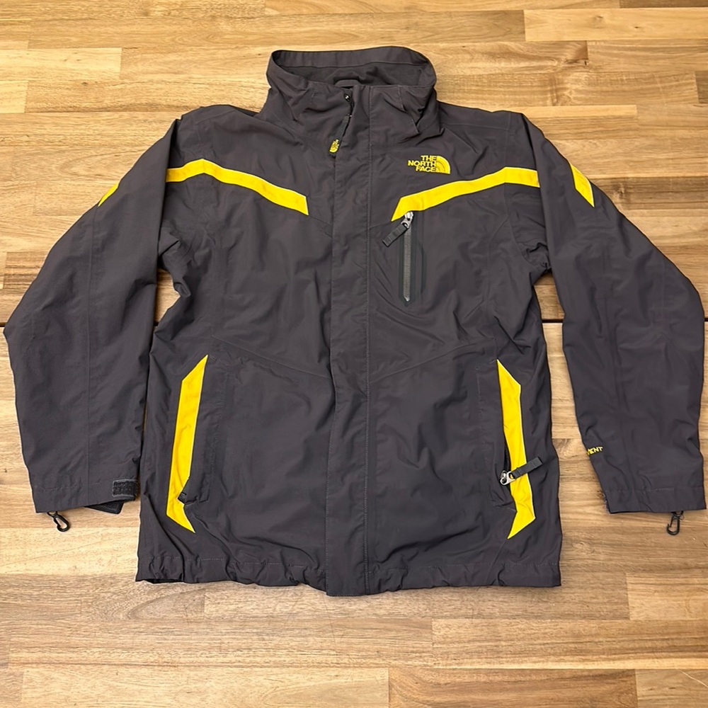 <3 The North Face Hyvent Jacket